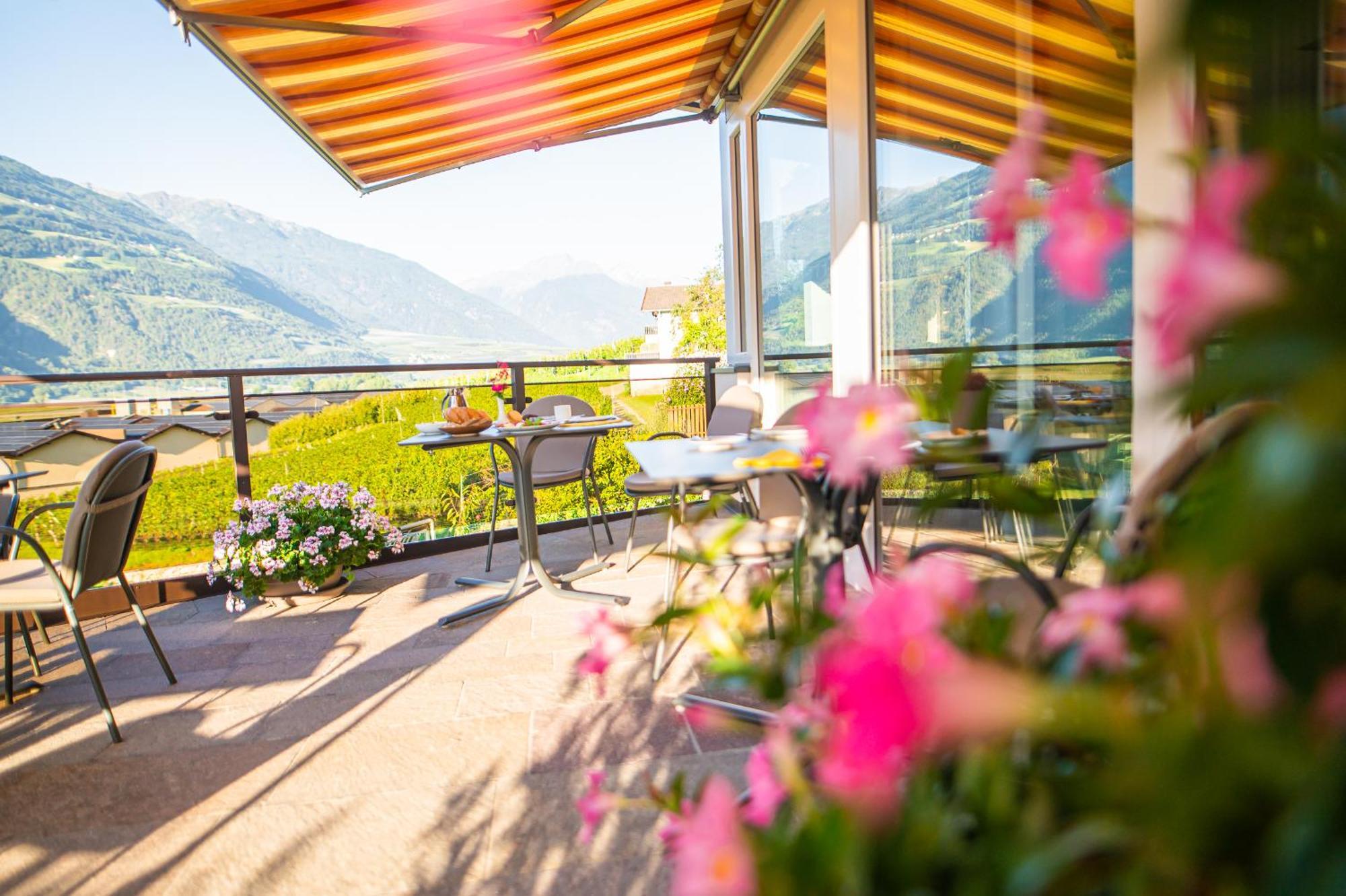 Pension Apartments Pardell Кастелбело Екстериор снимка