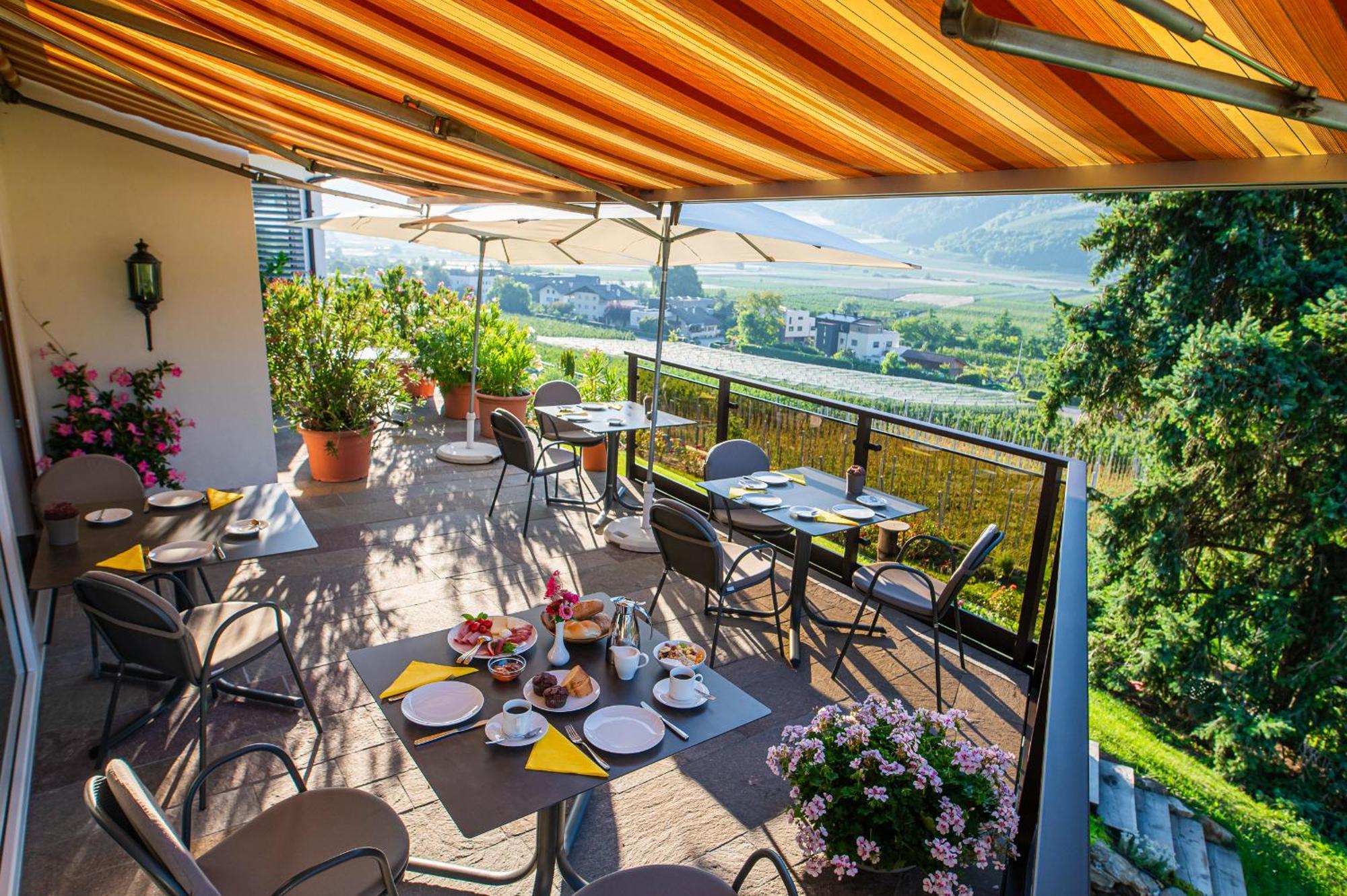 Pension Apartments Pardell Кастелбело Екстериор снимка