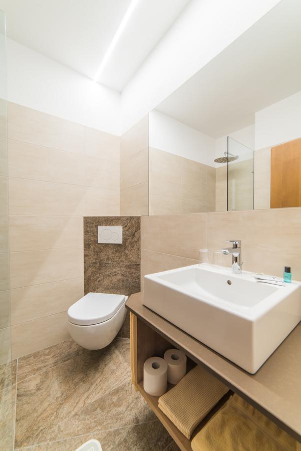 Pension Apartments Pardell Кастелбело Екстериор снимка