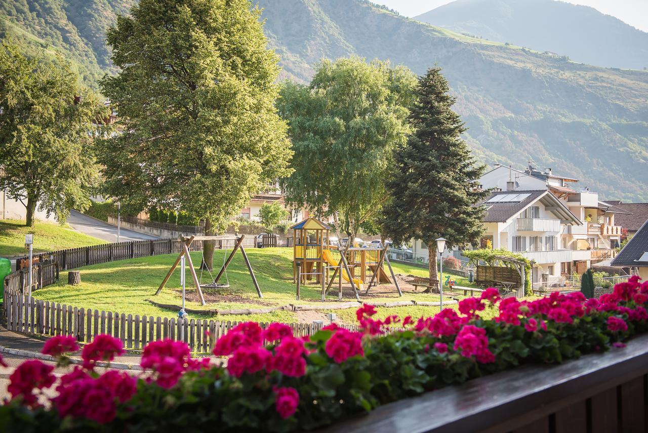Pension Apartments Pardell Кастелбело Екстериор снимка