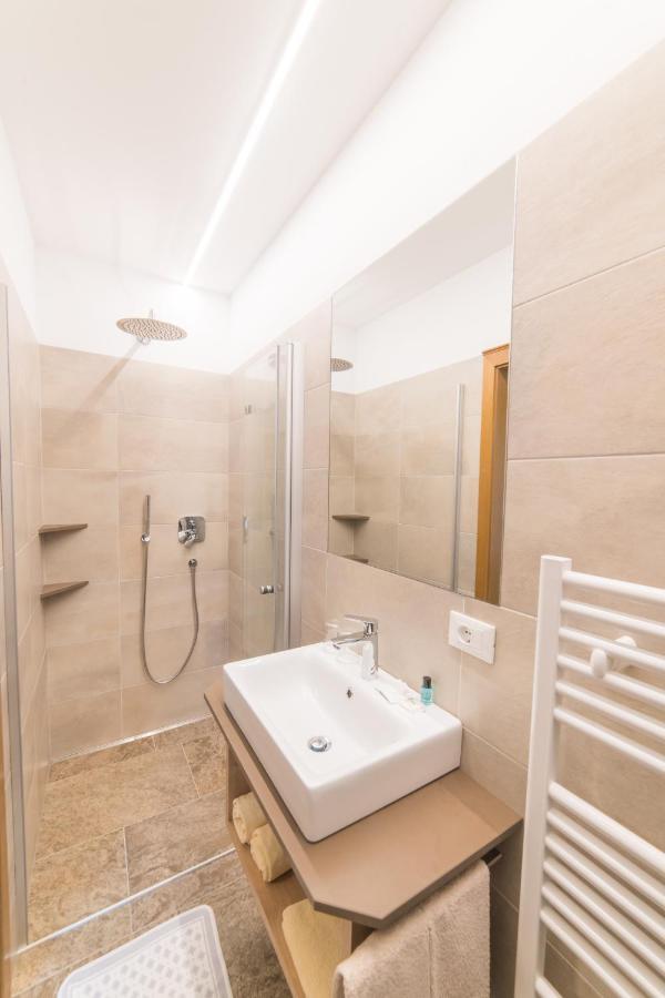 Pension Apartments Pardell Кастелбело Екстериор снимка
