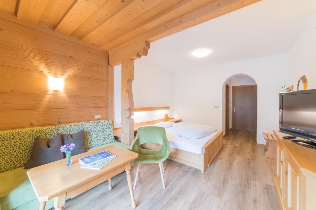 Pension Apartments Pardell Кастелбело Екстериор снимка
