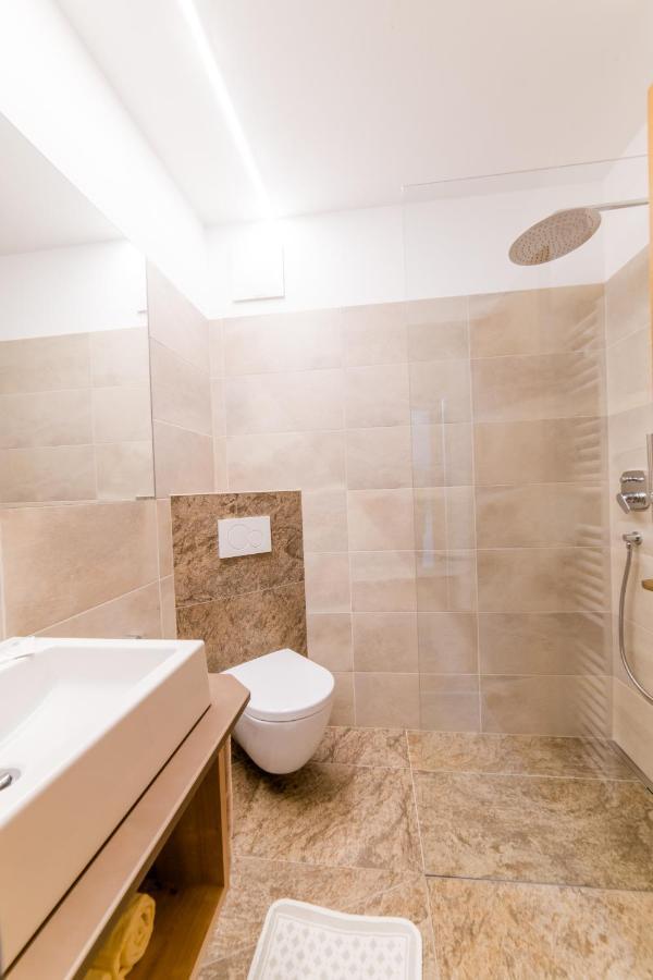 Pension Apartments Pardell Кастелбело Екстериор снимка