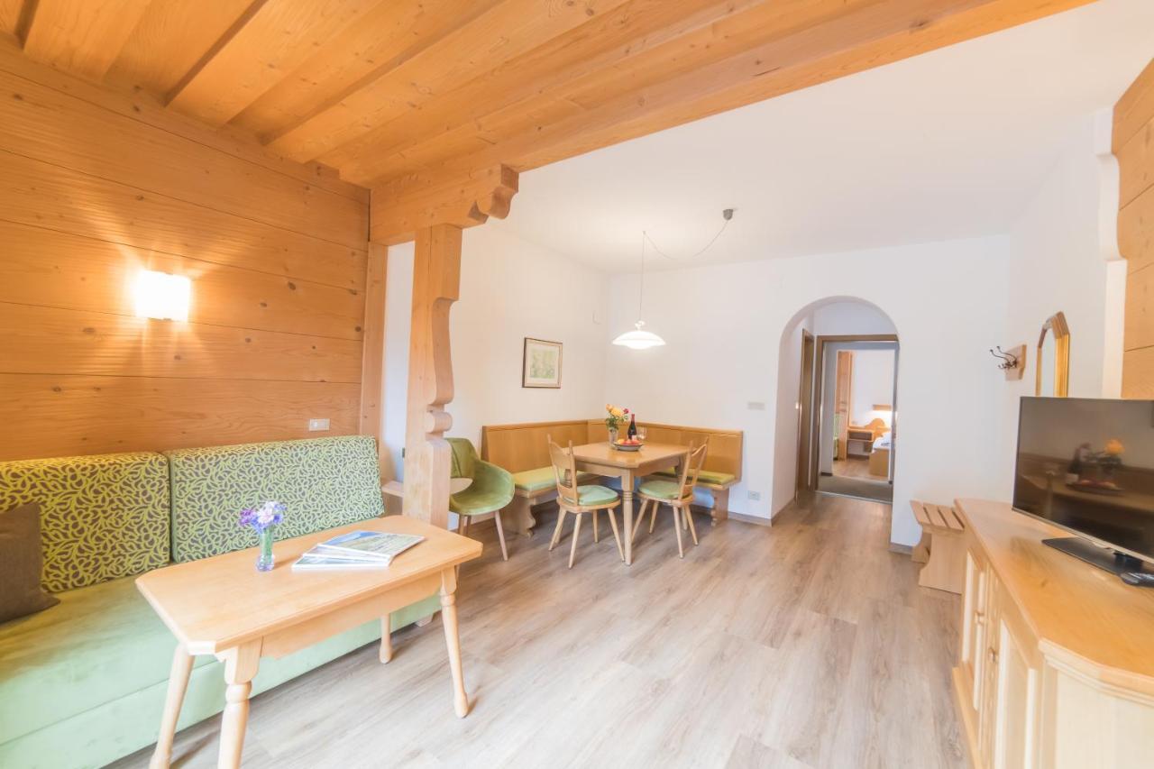 Pension Apartments Pardell Кастелбело Екстериор снимка