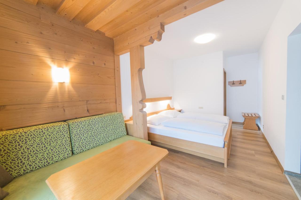 Pension Apartments Pardell Кастелбело Екстериор снимка