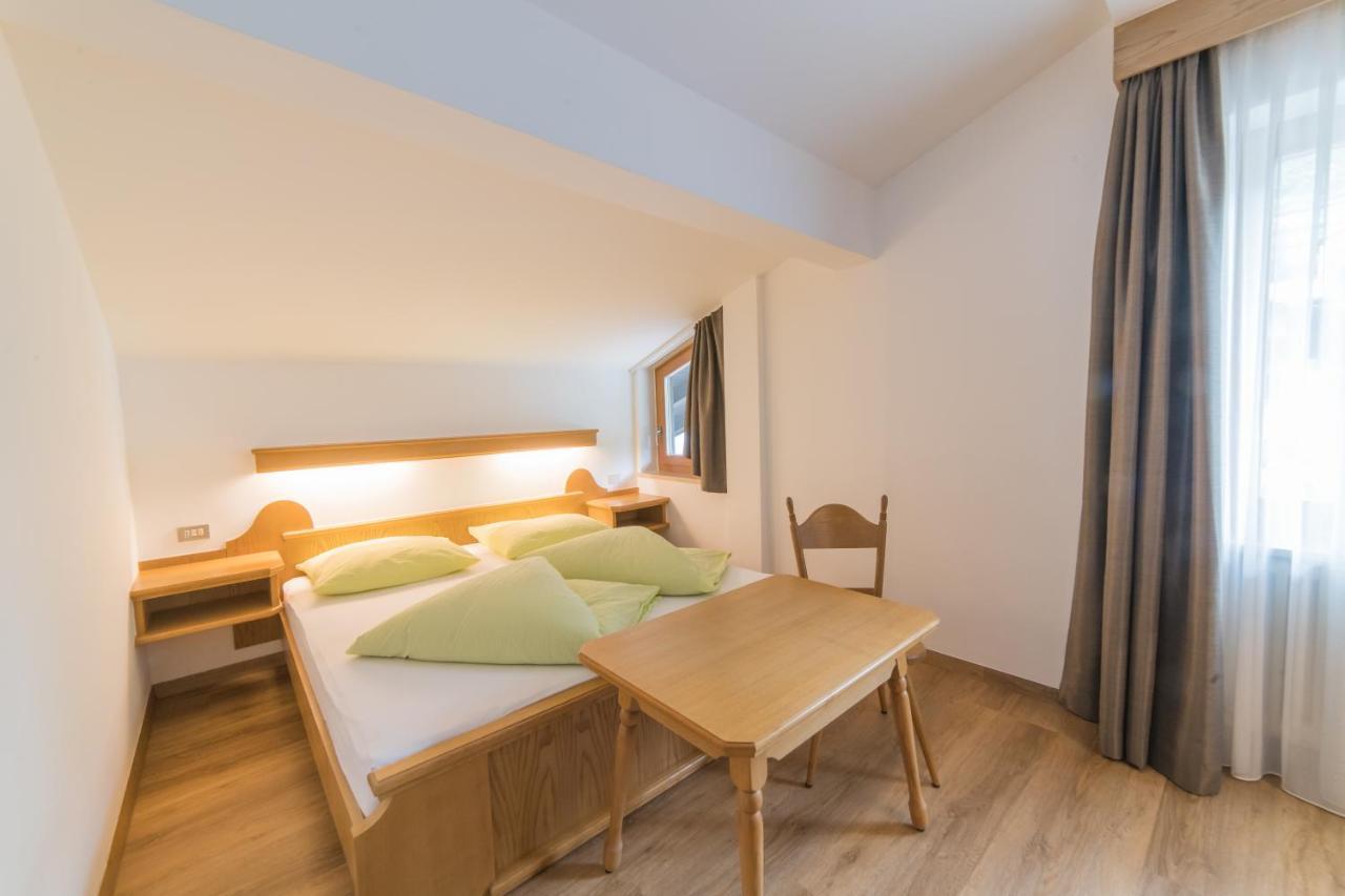 Pension Apartments Pardell Кастелбело Екстериор снимка