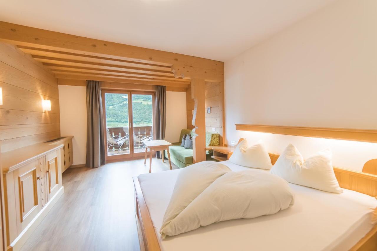 Pension Apartments Pardell Кастелбело Екстериор снимка