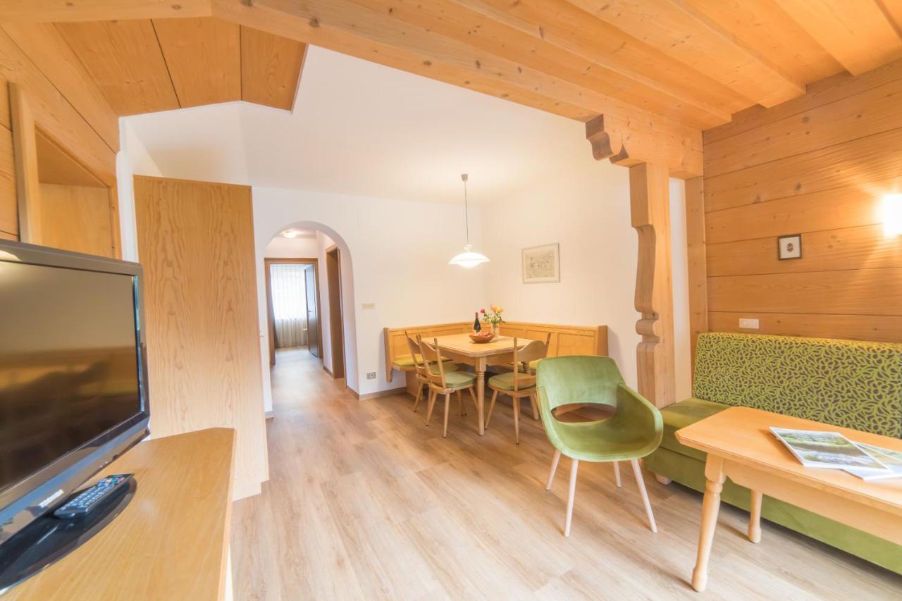 Pension Apartments Pardell Кастелбело Екстериор снимка
